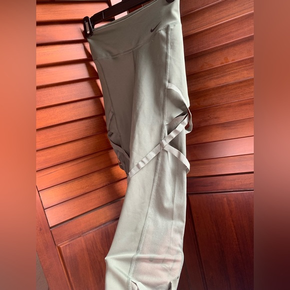 Soul Cycle x Nike Strappy Olive Leggings - Picture 5 of 7